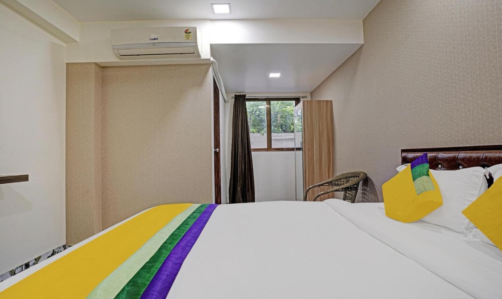 Glitz Hotels Golden Birds - Mahape, Navi Mumbai Esterno foto